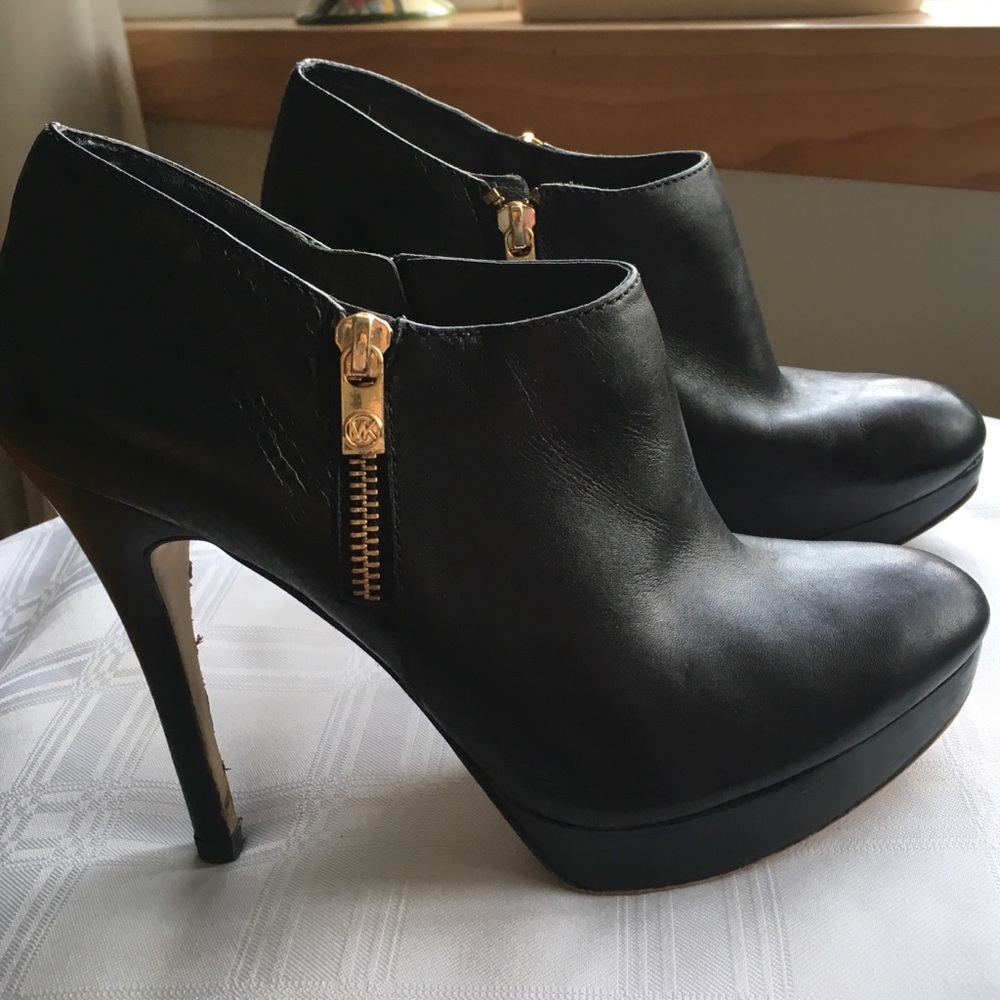 Michael Kors Shoes - Picture 3 of 7